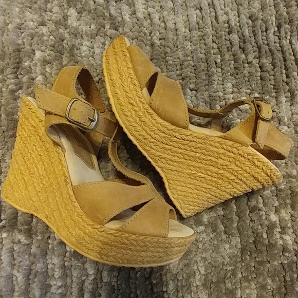 Sbicca Neutral Super Soft Wedge - Picture 5 of 5